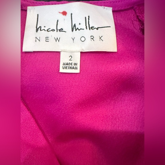 Nicole Miller. Vibrant Ruffle Side Dress. Fuscia. Size 2. - Picture 8 of 8